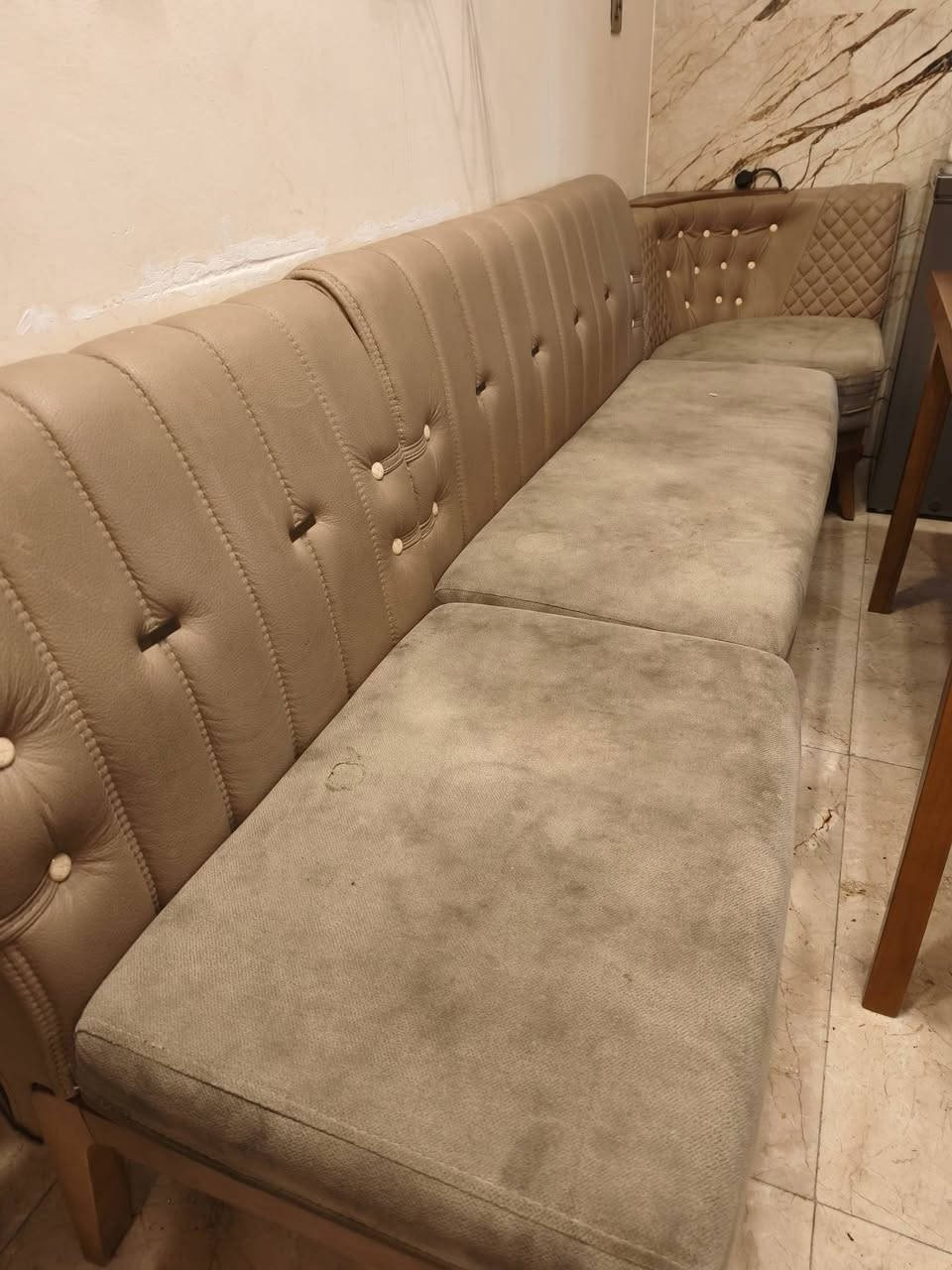 ميز طعام ديوان نظيف للبيع وتحت المقاعد مخزن


**إذا كنت صاحب هذا الإعلان وتريد حذفه لأي سبب، رجاءا أرسل رسالة إلى الدعم الفني**