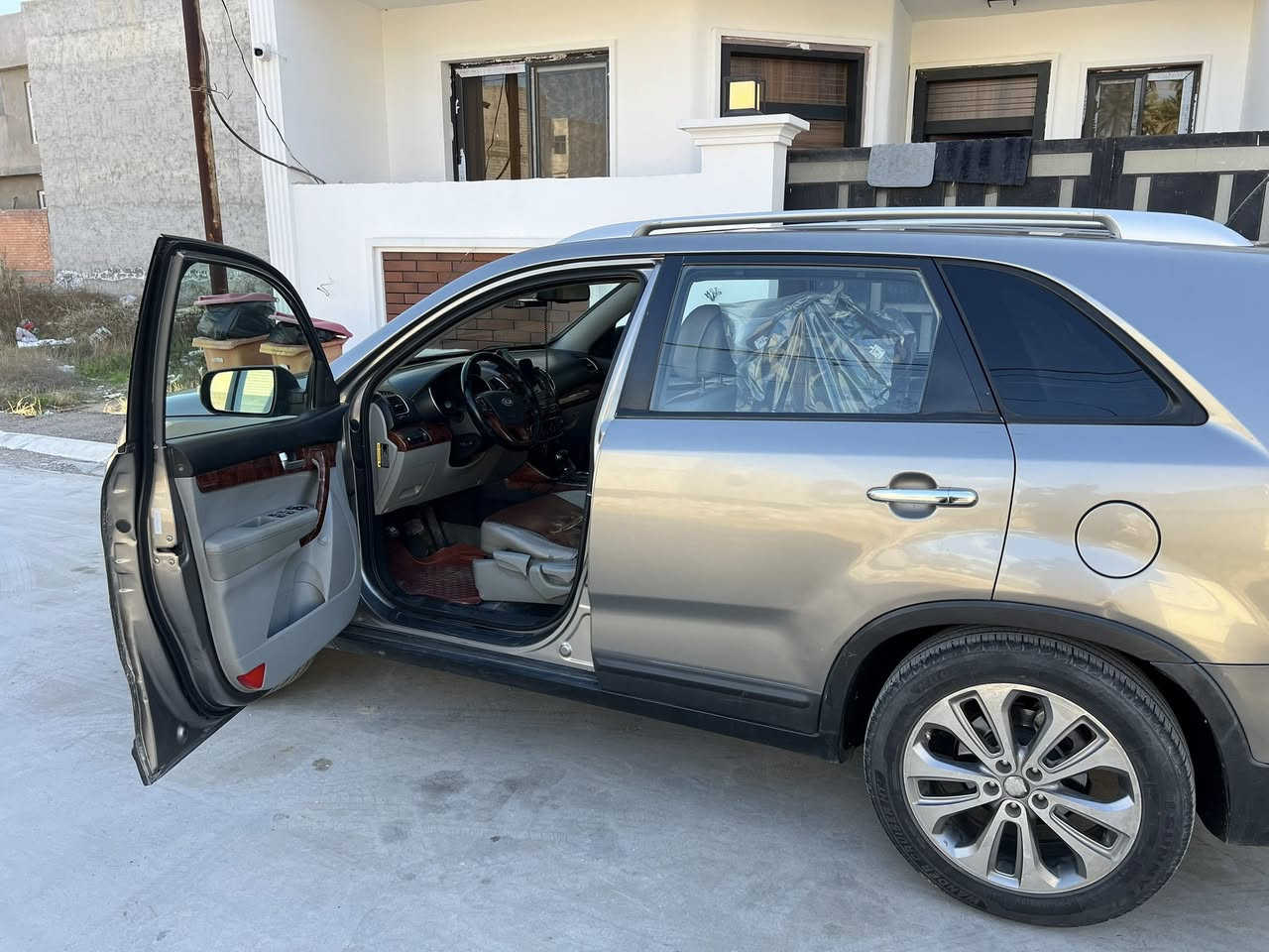 السلام عليكم سورنتو 2014 وارد امريكي لون رصاصي
7 راكب
محرك gdi
بيها نواقص 
رقم ديالى باسمي 
مكان سياره بديالى بعقوبة
سعر 130$ وبيها مجال 
*********** بيع فقط
