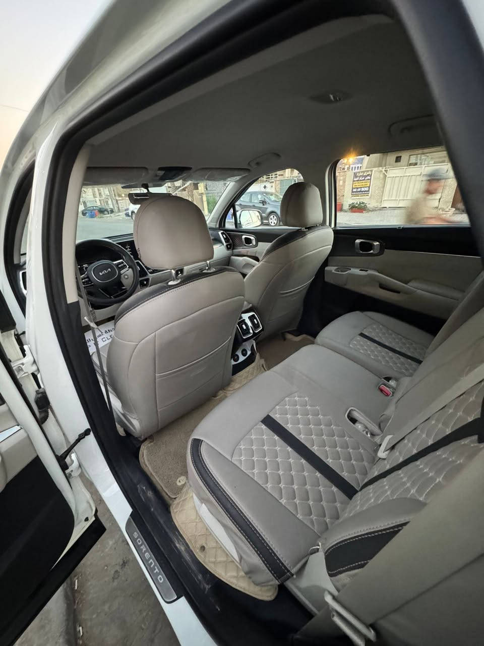 السلام عليكم 
سورنتو خليجي 2023
نص فول 
ماشيه 23الف
ضررها بارد قليل اباب الصدر +بارد بطرف الچاملغ الخلفي اثر شخط موضح بل صور سياره مال بيت 
السعر   (285)
المكان بغداد حي العلام شارع أميمه 
***********
