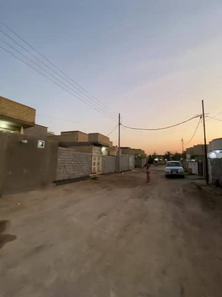 السلام عليكم 

#للبيع 🏕
مشتمل +قطعة 160متر 
المشتمل بناء درجه اولى مساحه 150 متر 
واجه 7.5 متر 🏛
نزال 20 متر 🏛
شارع 10 متر 🏛
‏يبعد عن التبليط 100 متر ￼
البناء طابوك والسقف صب مسلح 
يتكون المشتمل من
استقبال 
مطبخ 
صاله 
غرفة نوم 
منور 
صحيات داخليه وصحيات خارجيه 
باقي التفاصيل موضحه في مقطع فيديو والصور 📷 

الموقع محافظة بابل قضاء المحاويل ملحق حي العسكري بالزراعي

#للإستفسار اكثر او معرفة السعر يرجى مراسلتنا او  الاتصال على الارقام التاليه او زياره مكتبنا   
*********** ___***********
