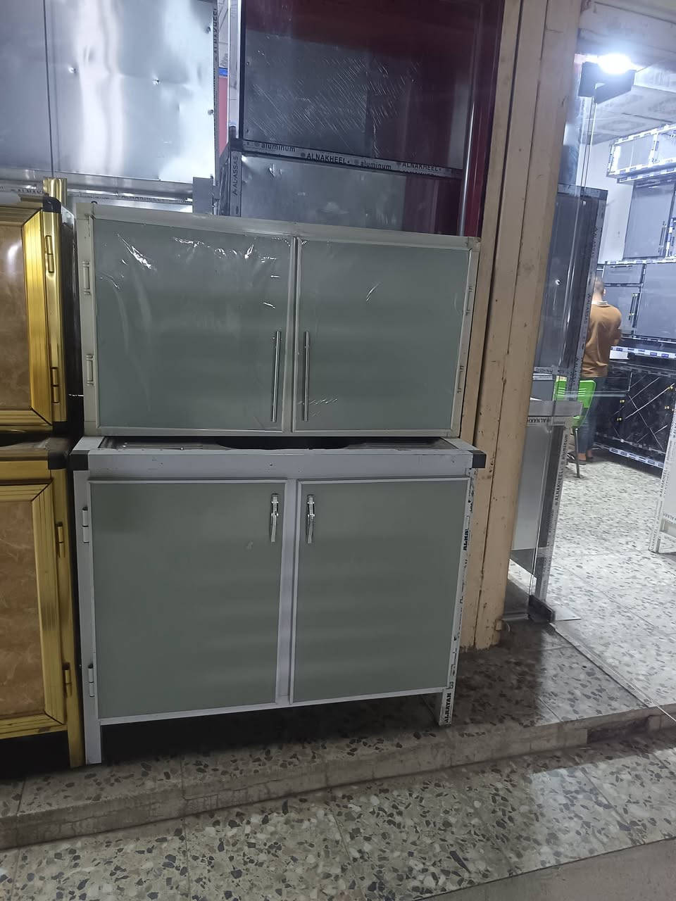 سلام عليكم توفر عندي  كاونتر سنك وملحق متر استفسار ع وتساب*********** سيتم ارد عليكم بأقرب وقت ممكن
