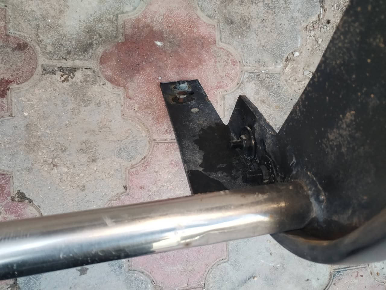 السلام عليكم درع بهبهان للبيع مع القواعد نضيف حيل السعر 200الف مكاني كربلاء ***********
