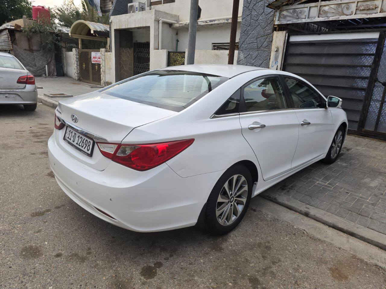 السلام عليكم
سوناته خليجي
فول ماعده لفتحه
مديل 2015 
محرك.  2400  دوش
رقم بغداد نكليزي
سيارة كفاله عامه
// كشن كهرباء
// داخل  عسلي
//تحكمات ستيرن 
// شفتات 
// اشاير بالمري
// شاشة و كامرة
حساسات 
 مكاني بصرة
شراي يخابر ع رقم
مكلف بنشر
***********
