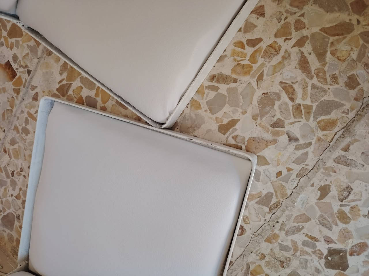 سلام عليكم شباب عيني كراسي البيع  جديدات لسه مامشدودات بستوته الكراسي الولي الركن مو الحيم سعرهن 30 قفل


**إذا كنت صاحب هذا الإعلان وتريد حذفه لأي سبب، رجاءا أرسل رسالة إلى الدعم الفني**