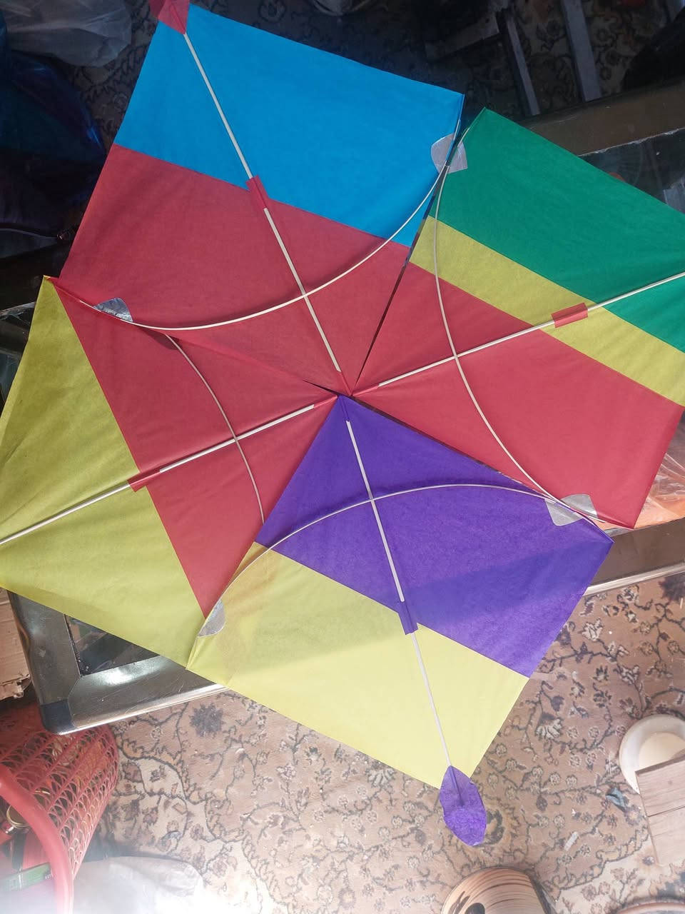 معمل الوان للطائرات الورقيه والخيوط الهنديه مكان المحل حي النقيب شارع ابو جواد ***********
