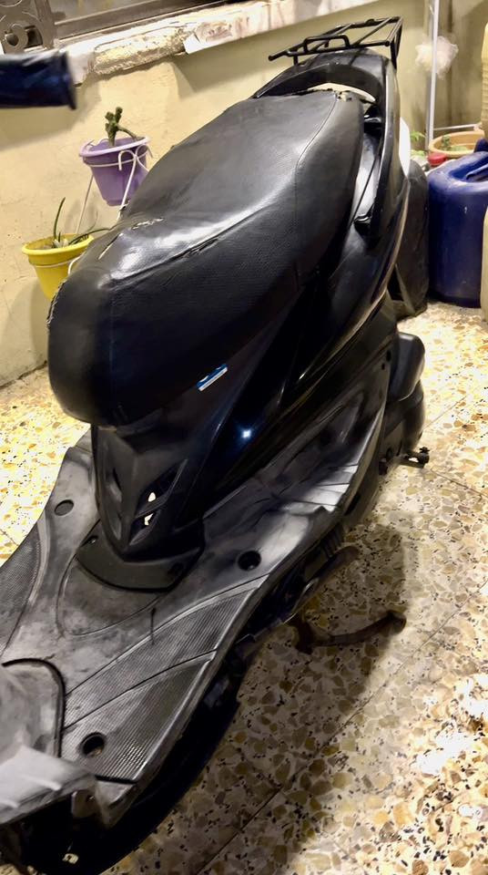 للبيع دراجة سكنس فحل (قبق نفخ)، نوزل 

الدراجة يابانية أصلية ونزلة نظيفة.
. المكينة: ياباني، عزم قوي، ماشاء الله.
• الحالة العامة: الدراجة شغالة وتمشي
يومياً، بس محتاجة بعض النواقص البسيطة (الكلتش يحتاج إدامة، وجوزة
التشغيل عاطلة).
• الكفرات: مثل ما موضح بالصور، بيها
بعض الكسور والخدوش، والدراجة
محتاجة تجميل خارجي للي يحب
يرجعها عروس.
• المكان: بغداد.الغزالية 
• السعر: (500.000
•تواصل واتساب (  ***********   )
