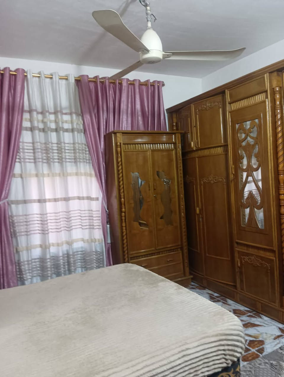 السلام عليكم دار للبيع طابقين 4 غرف نوم مساحه 150 عكاده دار طابو صرف مكان البكرلي 📞***********
