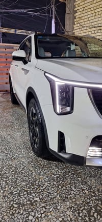 كيا سورينتو موديل 25 ماشيه 11,000 سياره جديده ما عنده كلام مقفوله كفال...