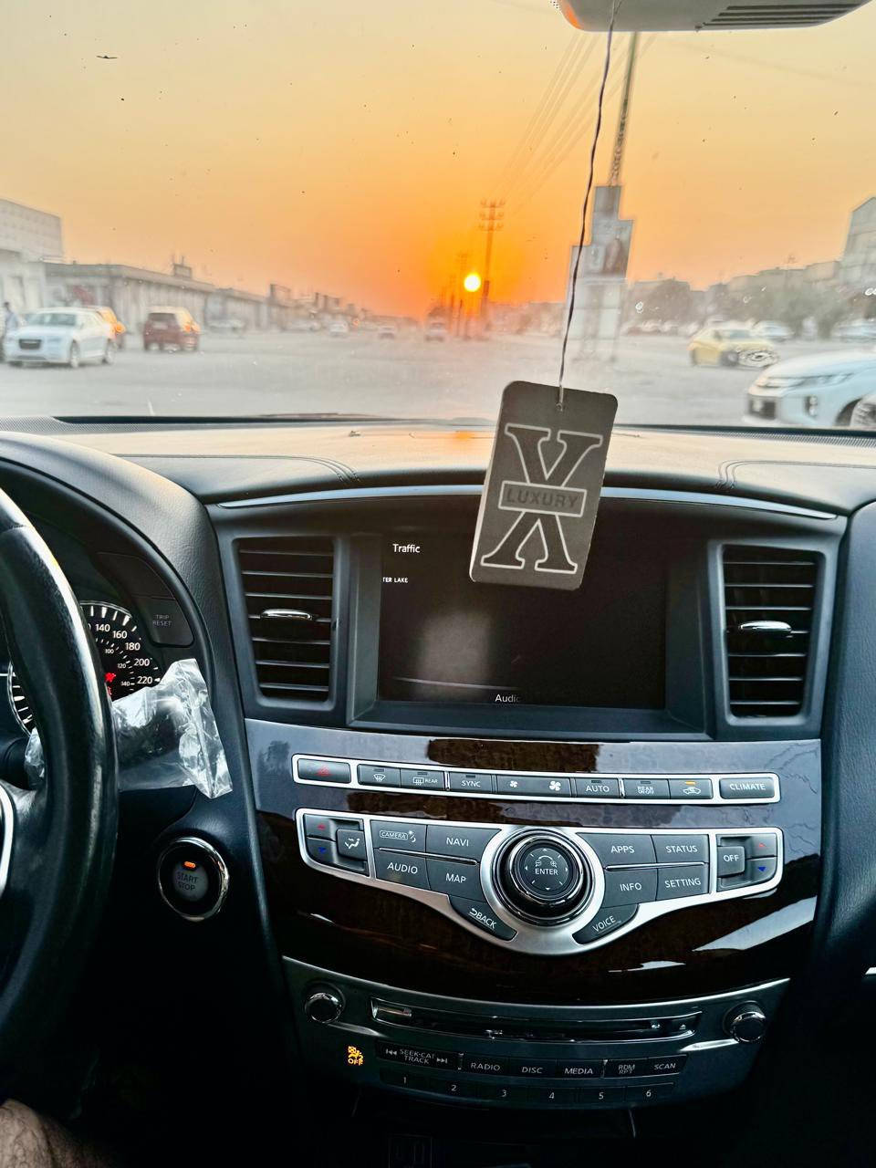 السلام عليكم :
انفنتي QX60 موديل 19 استخدام شخصي
رقم بغداد من المالك مباشر / دخول 2021
محرك 3500 سبعة راكب / تبريد خلفي 
جاهزة ومواصفات 1/1 معروفة بالانفنتي
حادث شخط بابين اليمين / ايرباك جهة اليمين فقط
تم تبديل القطع بلادي حاليا فقط جاملغ خلفي صبغ اثر شخط
مكانها بغداد الكرادة / السعر 220 
للاستفسار ***********
