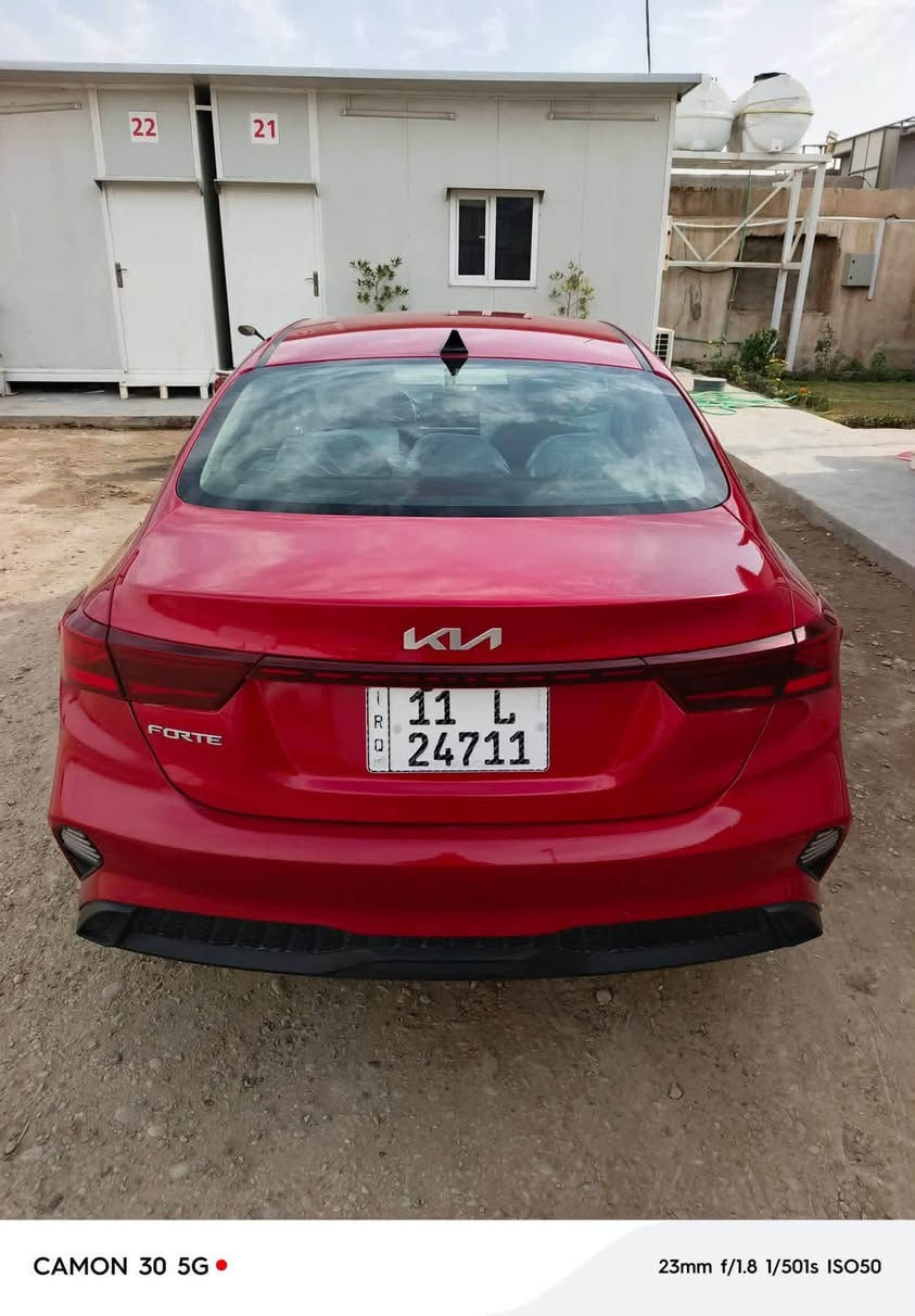السلام عليكم 
اخوان كيا فورتي موديل ٢٠٢٣ وارد أمريكي مواصفات اعتياديه ماشيه ٤٠ ألف ميل للعلم بدون تبديل ليبل واحد بيها دواخل بلمقدمه محرك كير تبريد صدر تخم تاير كله بشرط صبغ قطعتين بنيد وجاملغ خلفي 
وبيها بارد بصفحه السايق  السعر ١٢٠ وماكو هيج سعر عنواني بغداد المشتل 
رقمي ***********
