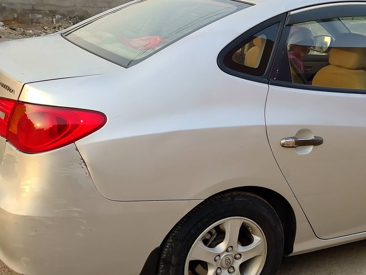 السلام عليكم شباب هاي النترا مقدس 2011 خليجي محرك 2000 حادثه يبقى باقي البنزين تقريبا شبر سعر 115 $***********
