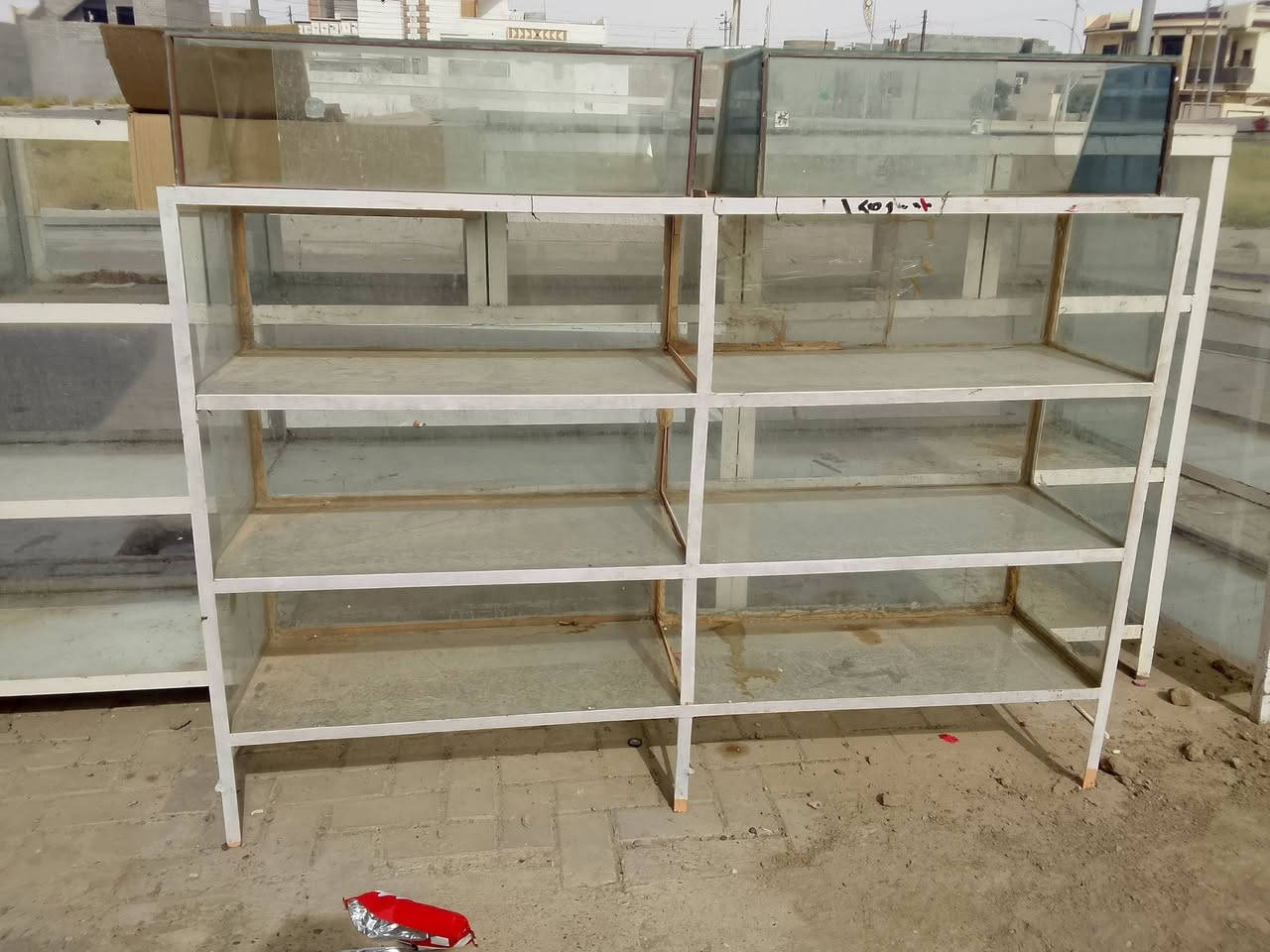 يوجد ٢رف مع ٤ جام خانه للبيع الشركاط ***********
