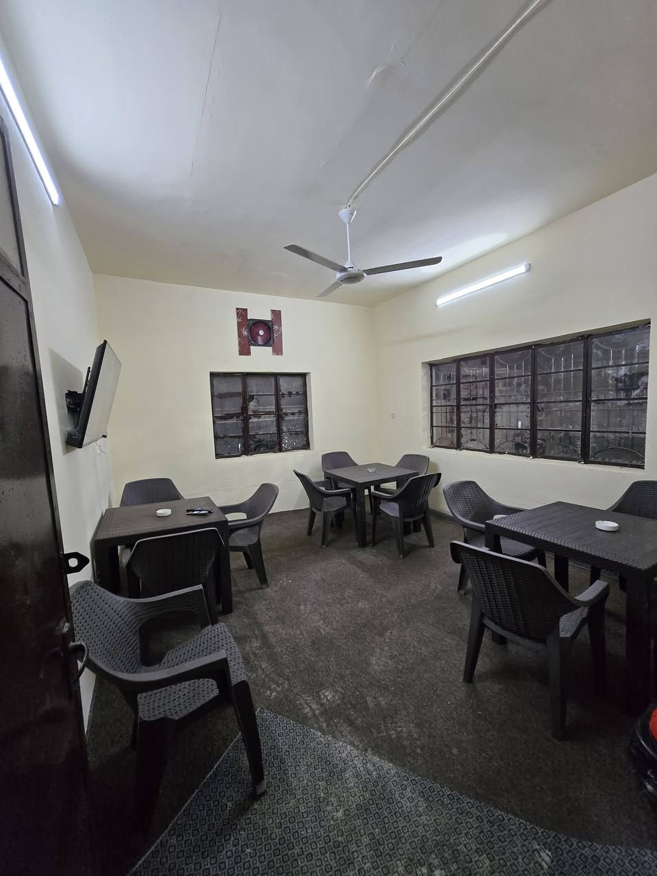 على بركة الله افتتاح نادي الكمالية
كوفي جاهز ومفتوح وملعب قريبا 
يوجد لدينا نراكيل ،كابتشينو،جاي، اندومي ، عصاير 
دومنه ورق طاولي 

الموقع الكمالية شارع السياحي ملاصق للدخول لسوق الكمالية 

الموقع 
https://maps.app.goo.gl/aLHQuQoEjD42datB8


**إذا كنت صاحب هذا الإعلان وتريد حذفه لأي سبب، رجاءا أرسل رسالة إلى الدعم الفني**