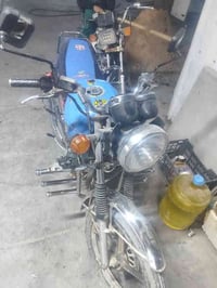 دراجه سيام وراقه وياه بس 5  وراق نضيفه دراجه كلشي شغال دهن جديد العنوا...