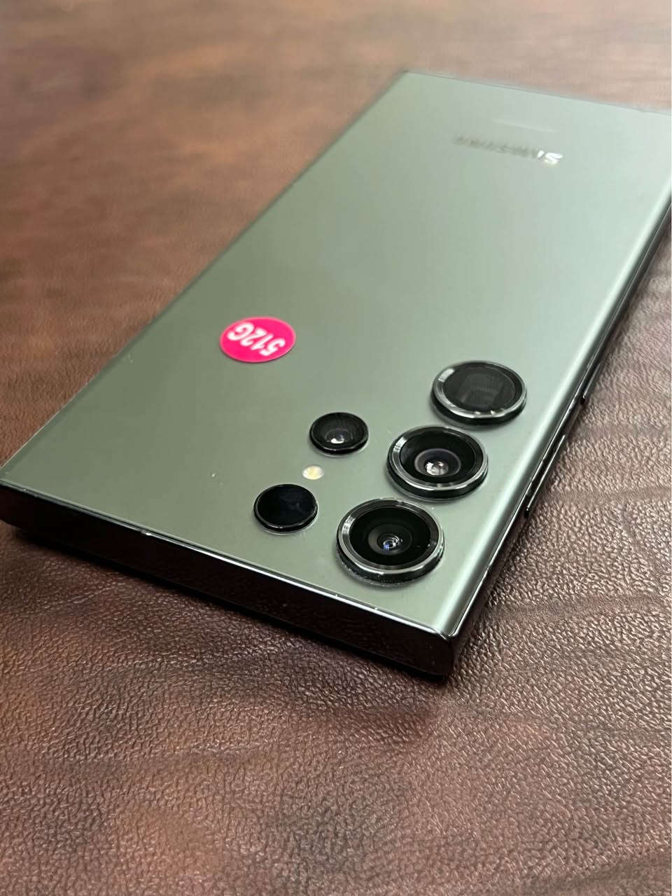 السلام عليكم 
جهاز سامسونك s23 الترا 
ذاكره 512 نص تيره 
امريكي تك سيم كارت
الجهاز نضيف كلش اخو الجديد 
كلشي شغال بي 
مكاني بغداد حي العامل 
رقمي *********** بغداد, العراق
