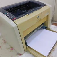 HP 1022 • أبيض وأسود • شغال ونظيف
