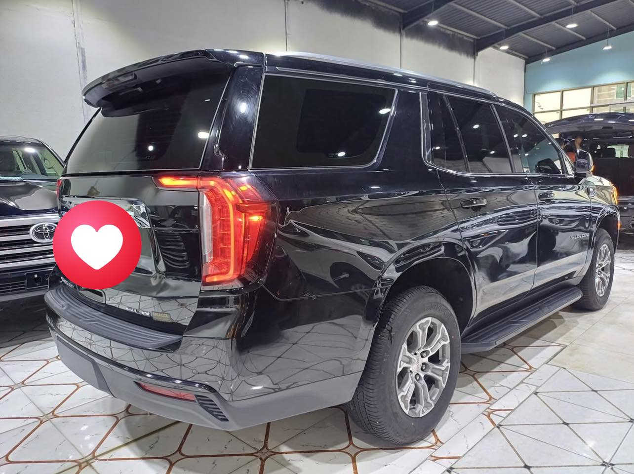 السلام عليكم 
يوكن موديل 2023  
رقم بغداد  3 ارقام مكرر 
وكاله المنصور محرك 5300
كفاله كير محرك  ماشي 120 حقيقي 
السياره مغلفه تغليف نانو اصلي. ضمان 10 سنوات 
بيها بارد شبر. باب الخلفي عكس السايق 
 مكانها البصره. تحويل مباشر. كفاله 
***********
