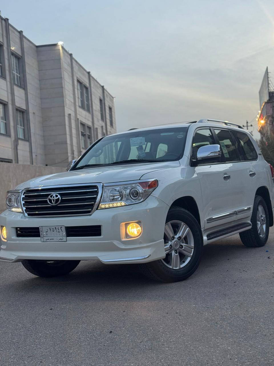 سلام عليكم ورحمة الله
لاندكروز مديل 2015  -8V- سلندر بريم ام طفاية 
سيارة كفالة عامة كلش  مكينية كير كفالة 
ماعدة بارد واحد صغير فقط 
ماشية 120,000 سيارة جاهزة تخم تاير حدادية مال جني 

الاستفسار: ‭٠٧٧٠ ٥٧٨ ٧٥١٠‬
مكاني بصرة
