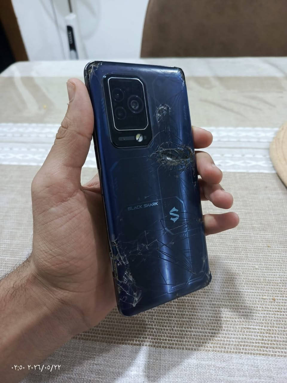 Black Shark 5 pro 5g
جهاز نسخة عالمية يجي دبل سيم كارت ومساحة 256 

جهاز مخصص للالعاب ببجي 120 فريم وباقي الالعاب هم

شفتات جانبية ونضام تبريد داخلي نفس معالج وقوة ريد ماجك 7 برو 
 
سماعات ستيريو ولل مكالامت هم ستيريو 

يجي بي تثبيت الأيم ( هكر ) مال جهاز بدون باند شرط

جهاز ضهر نفطور ولكلاس الخارجي للشاشة فقط  

مساحة 256 دبل سيم كارت 

مواصفاتة المعالج: Qualcomm Snapdragon 8 Gen 1 (بتقنية 4 نانومتر).
الذاكرة العشوائية (RAM): يتوفر بخيارات 8 أو 12 أو 16 جيجابايت (نوع LPDDR5).
ذاكرة التخزين: 256 أو 512 جيجابايت (نوع UFS 3.1 + SSD لتحسين سرعة القراءة والكتابة).
نظام التبريد: نظام تبريد سائل Dual VC بمساحة ضخمة لضمان استقرار الأداء أثناء اللعب المكثف.
الأساسية: 108 ميجابكسل (بفتحة عدسة f/1.8).
الزاوية العريضة: 13 ميجابكسل (120 درجة).
الماكرو: 5 ميجابكسل (Telephoto Macro).
كاميرا السيلفي: 16 ميجابكسل.

مكاني النجف الاشرف يرهم بيع و مراوس وي أيفون 12 برو ماكس وانطيك فرق  او بيع ب 230 وبي مجال بسيط


**إذا كنت صاحب هذا الإعلان وتريد حذفه لأي سبب، رجاءا أرسل رسالة إلى الدعم الفني**