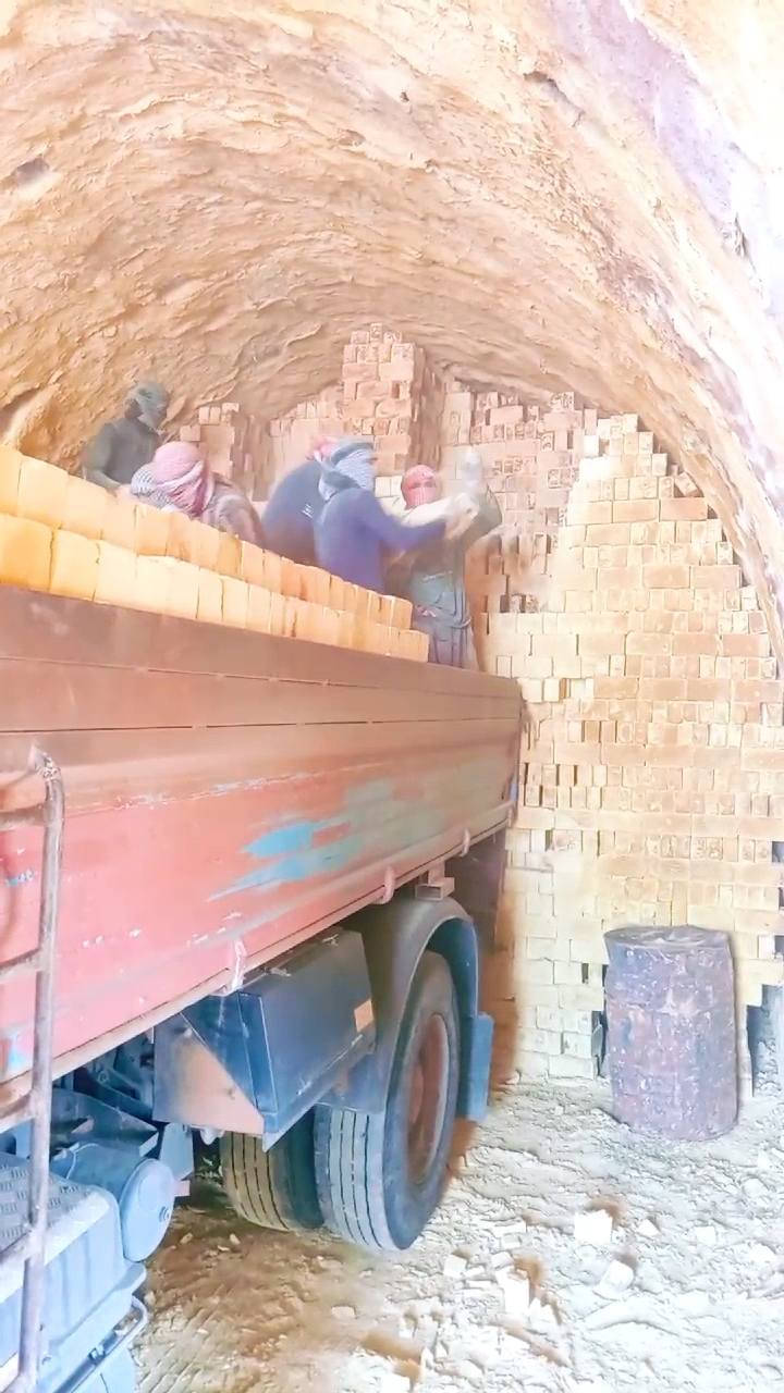 السلام عليكم طابوق درجه اولى شرط قالب ولون طابوق الإصلاح ويتوفر كسر والأسعار مناسبه والاستفسار اتصل على هذا الرقم ***********
