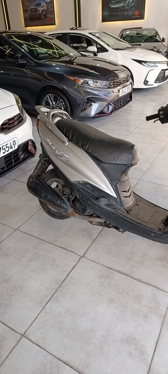 السلام عليكم
ماطور سكنس للبيع درع اصلي كلو شغال 
السعر 450 الف وبي مجال شي قليل .
***********
