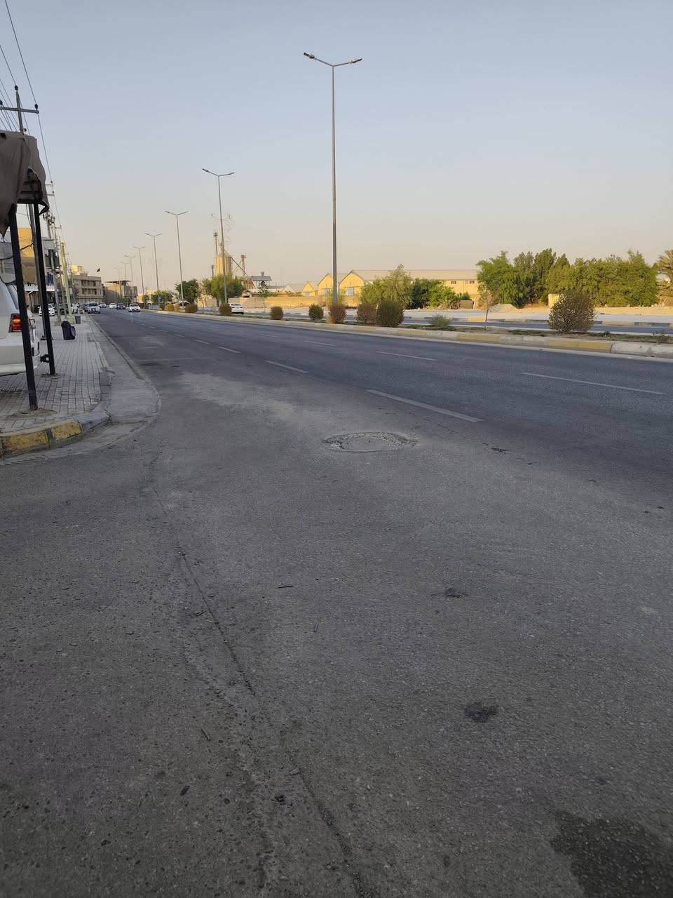 دار للبيع
الموقع: كربلاء انتفاضه اولى ملحق سيف سعد 
المساحة : 200م بطحيه ركن واجهه 20م*10م 
طابق ونص بناء قديم ( ساكنين بي اهله) بسعر قطعه 
للاستفسار اكثر اتصال على الرقم المكتب 
***********
