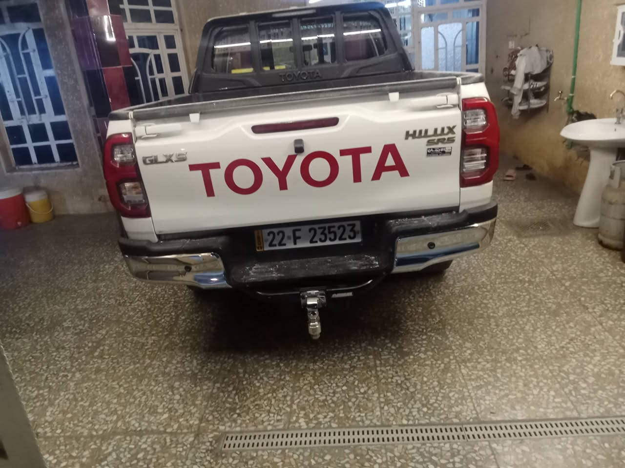 سلام عليكم عندي تيوتا هايلوكس موديل 2022 سياره ماشيه 73 الف يدات مذهبه كويتي رقم اربيل رقم الهاتف ***********
