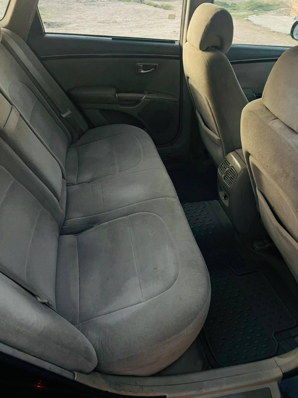 سلام عليكم هونداي ازيرا موديل 2008 سياره بسمي جاهزه مكينه كير حداديه تخم تاير سياره  مابيه ضربه قويه بس تبديل جملغات المامي والباب خلف السائق بدون دواخل سعر 85 وبيه مجال رقم الهاتف ***********
