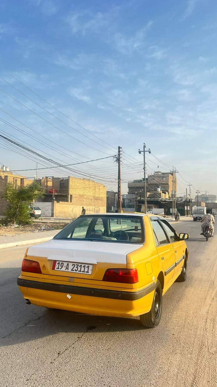 سلام عليكم بيجو موديل 15 تحويل ثاني يوم سياره حلوه ونضيفه محرك مو ايراني فرنسي اطيك بي ترأي البصر تمشي 160 سياره رايده ب40 عليها غرامه سياره 300الف مكان كربلاء رقم *********** سياره أرتب من الصور اذا ماقتنعت  بيها  فلوس تكسي لي جاي بي او بانزينات عليه
