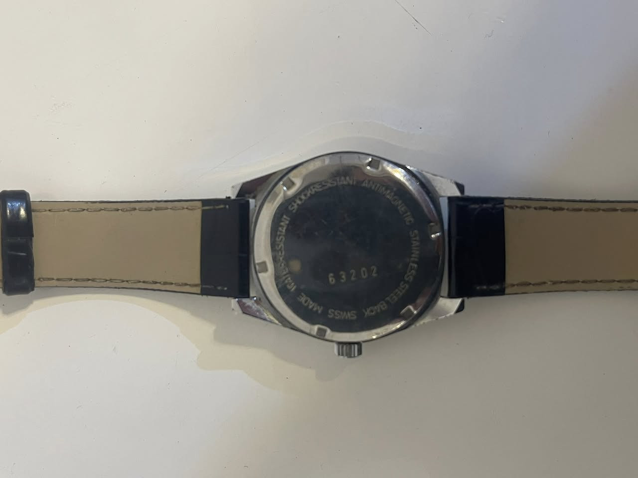 ساعة نيوفرسال جنيف سويسري الاصل قطر 35 نظافه تامه تكويك يوجد توصيل لكل المحافظات


**إذا كنت صاحب هذا الإعلان وتريد حذفه لأي سبب، رجاءا أرسل رسالة إلى الدعم الفني**