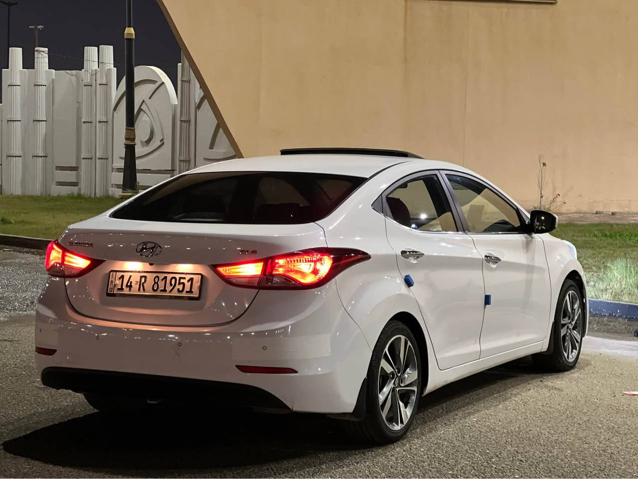 سلام عليكم 
النترا 2015 خليجي GLS فول موصفات vip محرك 2000 رقم بصره الجديد بسمي هزه وسنويه جدد لسياره ماشيه 115 الف كيلو حقيقي شرط وين تريد افحص لسياره بيهة لداير صبغ موضح باصور وبيهة بارد ولباقي كله مكفول محرك برغي ما مفتوح منه ولكير هم كفاله حداده 90% تبريد ثلاج ❄️لسياره جاهزه من لطول لطول موصفات السياره 
/لد امامي 
/ثلاجه باجكمجه
/بصمه تشغيل وابواب
/تبريد منفصل مناخين 
/تبريد خلفي
/مري شفط
/كشنات جلد مشمشي بلاد
/عدسات لايت شرط نهار ☀️ 
/شاشه تاب
/يدات نيكل بلاد
/حساسات خلفيه
/مود درايڤ
/كشن كهرباء
بعد بيهة هواي موصفات لسياره جديده وجاهزه ورقم الجديد بسمي مكاني بصره للبيع 134$ اتصل او وتساب *********** البصرة, العراق
