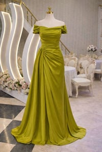 فستان بنات • فتحة طويلة • قياس ٣٨