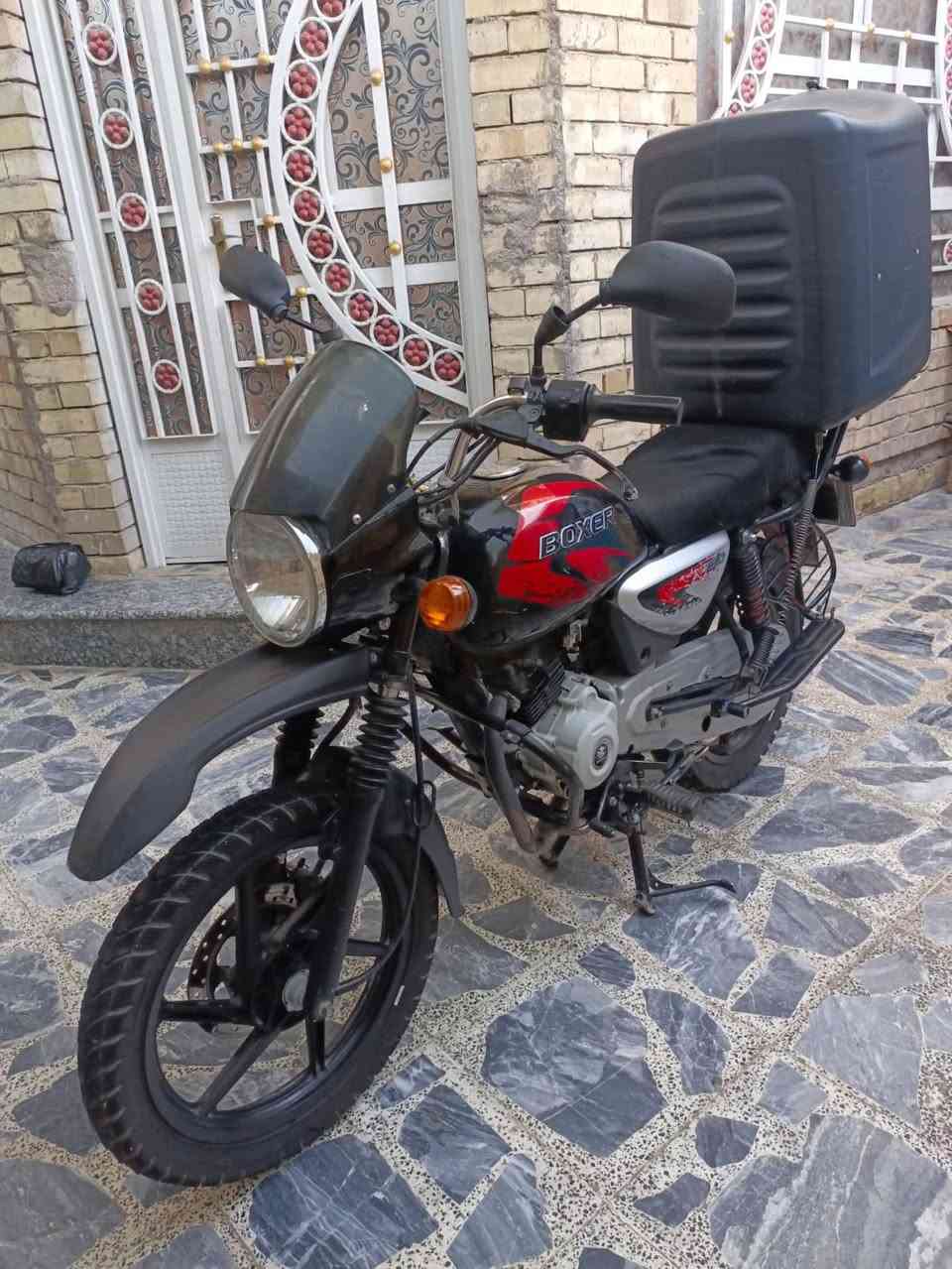 السلام عليكم 
دراجه بوكسر موديل 23 
دراجه نضيفه وحلوه هاي صور قديمه هسه ارتب من قبل 
دراجه خير من الله 
مكاني بغداد حي النصر 
سعر مليونين و100 وبيها مجال 
للاتصال .. ***********
