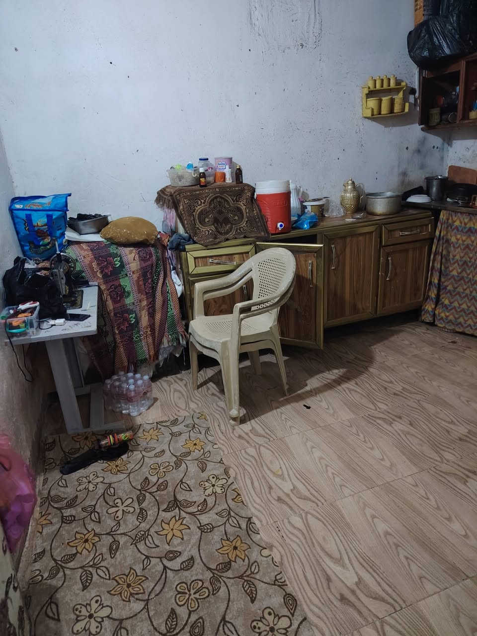 بيت حواسم لبيع خلف سوق العوفيه الأخضر اتصل على الرقم ***********
