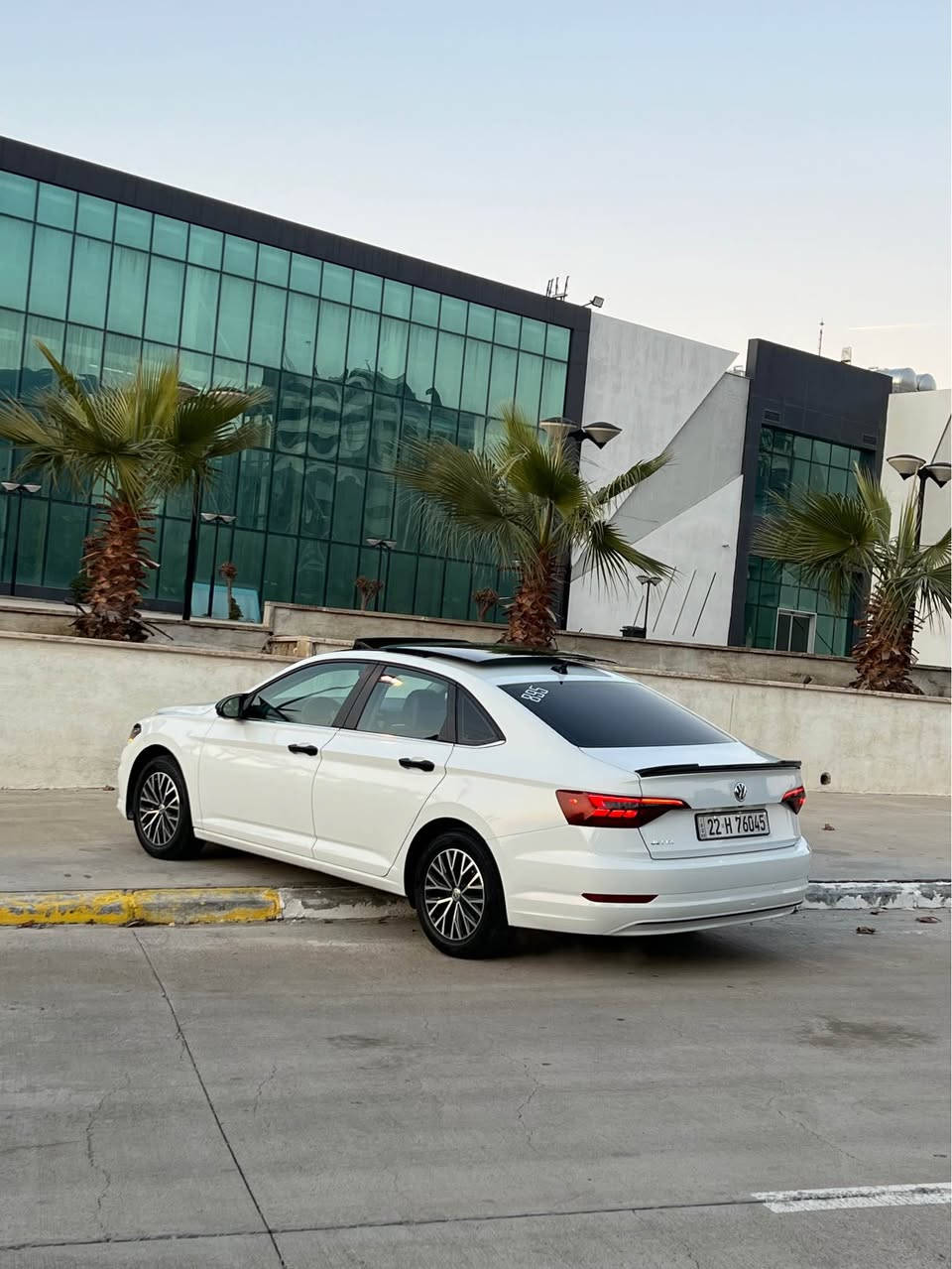 Jetta ‏ 2020 se
مواصفات se المعروفه
سيارة كلين بدون صبغ
فقط بيها تعديل 
لون ابيض 
بصمة 
بانوراما
رادار
كشنات تدفئه
كشنات جلد
امامي خلفي كبس 
بدون ايرباك بدون دواخل
تايرات جديدة صدر نظيف
حجر بيئة شرط
كير مكينه شرط
سنوية رقم جديد 
تحويل وكاله شرط
مكان سياره دهوك
سعر 165$ وبي مجال
رقم تليفون *********** وبي واتساب أربيل, العراق
