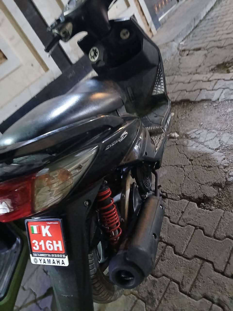 للبيع سكنس كابريتر
دراجه نضيفه مكينه ناعمه شلعه
كفرات نضيفه ومكفوله من كلشي
السعر ٨٠٠ الف
العنوان ساحه عدن
***********
