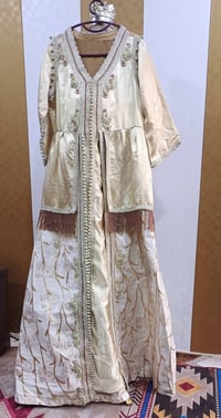 ملابس • للبيع