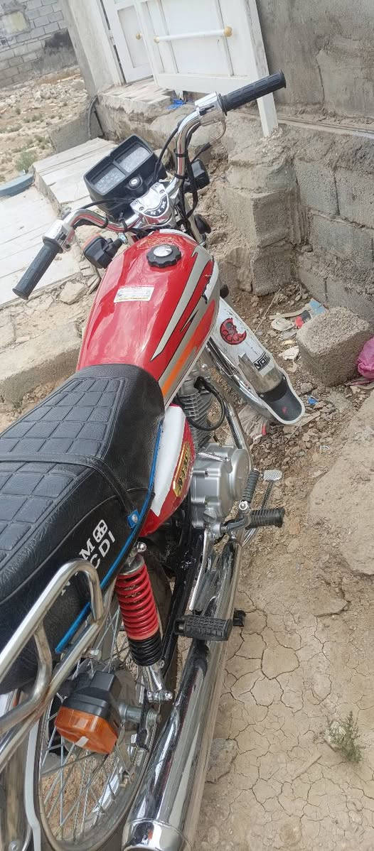 السلام عليكم دراجة موديل 27 كفاله عامه سعر 750 بيهه مجال ***********
