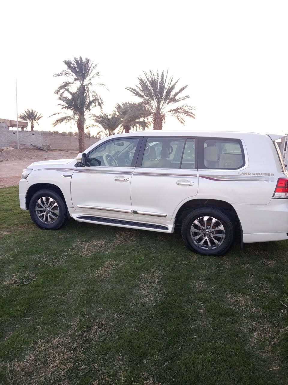 السلام عليكم
لاندكروزر موديل 8محدث 21
سياره هزه ورقم جديد بسمي شخصيآ
سياره فول مواصفات 
فتحه سقف كهربائيه 
بصمه ابواب وبصمة تشغيل 
اشاره ترحيب بدوسه
نضام ايكوو
تحكم ستيرن جهتين 
4فور ويل 
محرك v6مبدل طابوكه جديد
تخم تاير جديد 
بريك +فلنجات+دسكات كلهن جديد
سياره صبغ عام بدون دواخل وتكم ولغود وشواصي كلهن سليمات
السعر ٢٤٥وبيه مجال
مكان السياره بغداد التاجي 
اتصال ***********
