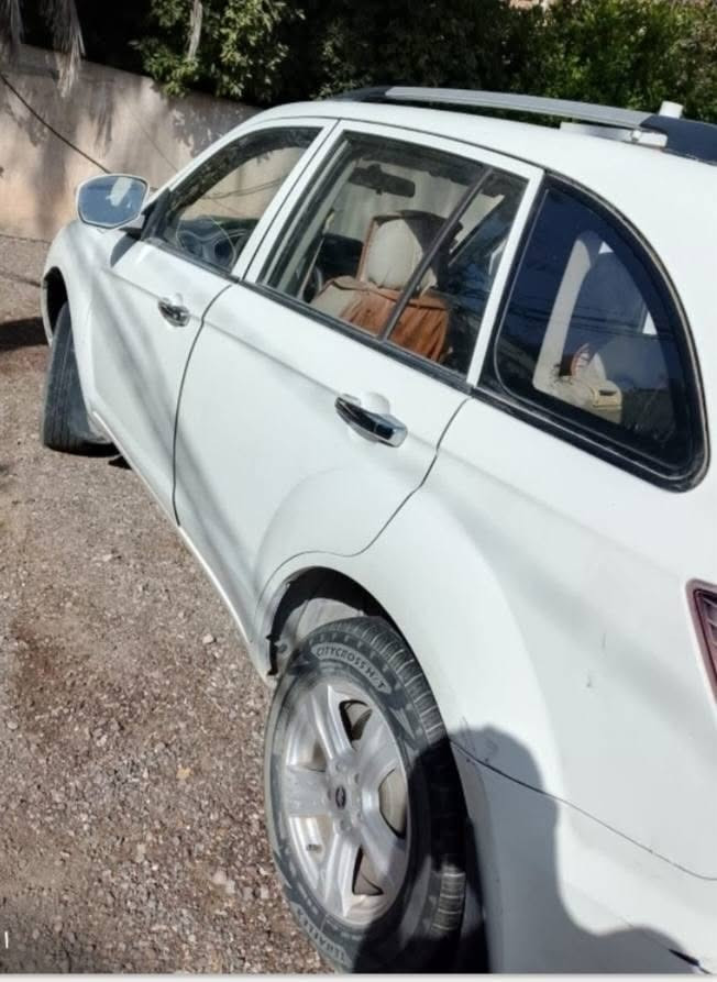 السلام عليكم ورحمة الله وبركاته. يوجد سيارة ليفان للبيع موديل ٢٠١٤ كير عادي نظيفة.. تبريد شغال المكان  / المنصور.. السعر  ٦٣ وبيها مجال للراغبين الاتصال ع الرقم ***********
