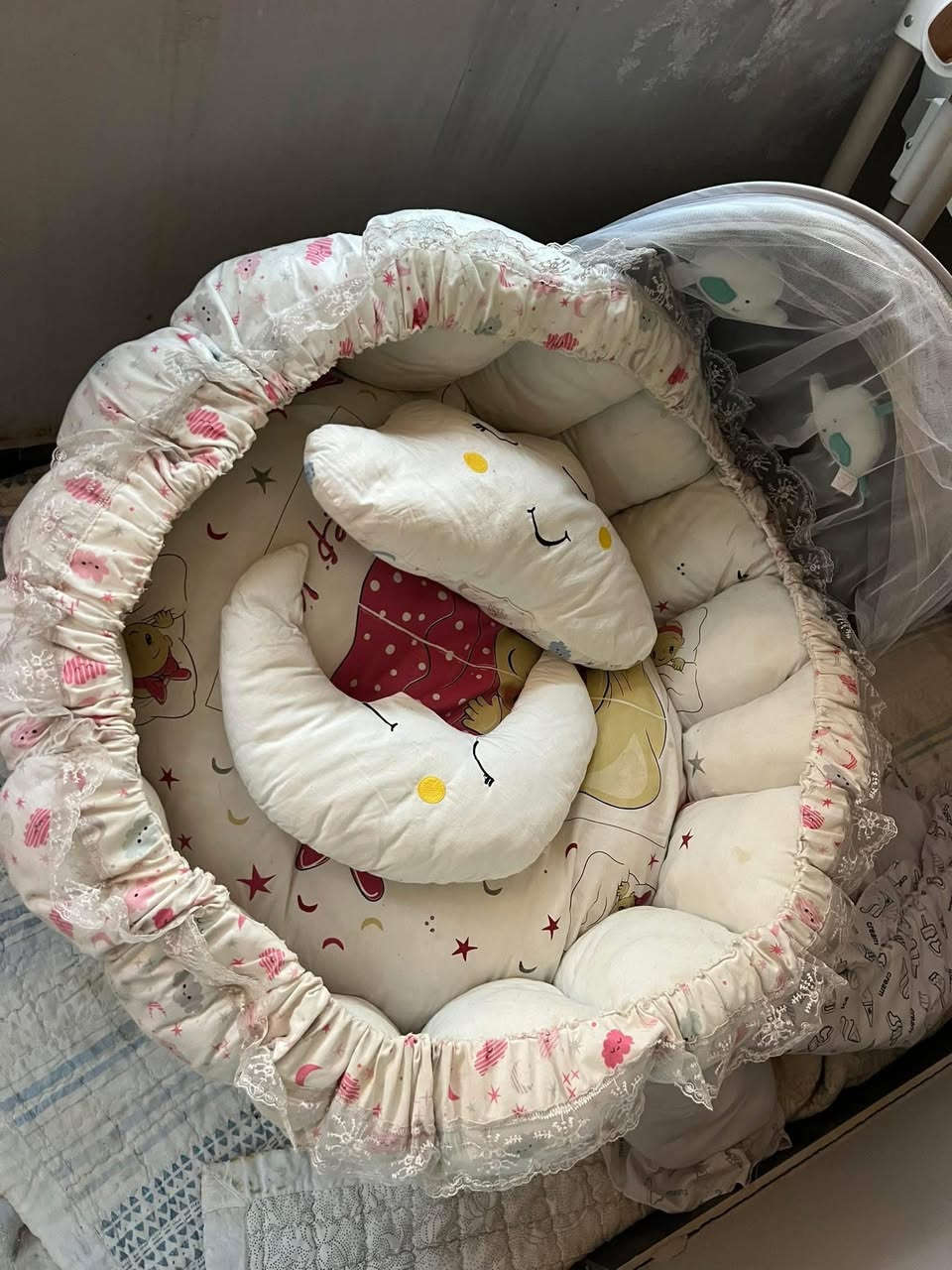 غرفة طفل للبيع كامله 120 الف مع دوشك طبي ضغط عالي بعده بالجيس هو وفرشة طفل هدية جرباية نظيفه وكلشي مبيها وبيها هزاز وكنتور بيه نقص رجل ويدات للمجر وغيره كلشي مبي والسعر قفلل بدون عملة رجاءا بالسوك بس الكاروك ١٦٠و ازغر من هذا  .محمل طفل12 و بيبي نيس دائري مع ملحقاته 13ديباج طبي الحجم الكبير توصاه هذا مو العادي. و تعلاكة العاب سرير 15 بالكارتون جديد وهزاز رصاصي شغال كلشي مبي اريدة30 وكرسي سيارة ماركة جوي المعروفه اخذته ١٥٠والله واريدة ٤٠يجنن وحجم جبير يكفي لحد عمر سبع سنوات كل الغراض نظيفات يحتاجن فقط غسل لان ظامتهن بالمخزن


**إذا كنت صاحب هذا الإعلان وتريد حذفه لأي سبب، رجاءا أرسل رسالة إلى الدعم الفني**