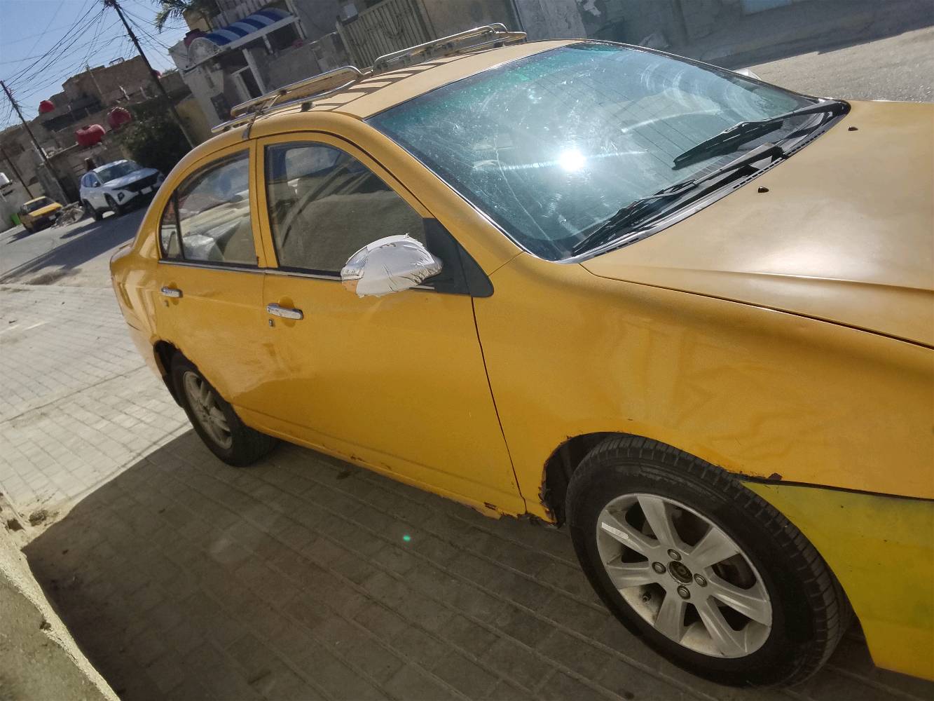 مباع ليفان 620 موديل قديم لون أصفر. السيارة بحالة جيدة من الخارج وبعض الخدوش موجودة. مقاعد مريحة وسعة داخلية جيدة. ممتازة للاستخدام اليومي والتنقل داخل المدينة. فرصة رائعة للي يدور على سيارة اقتصادية.
