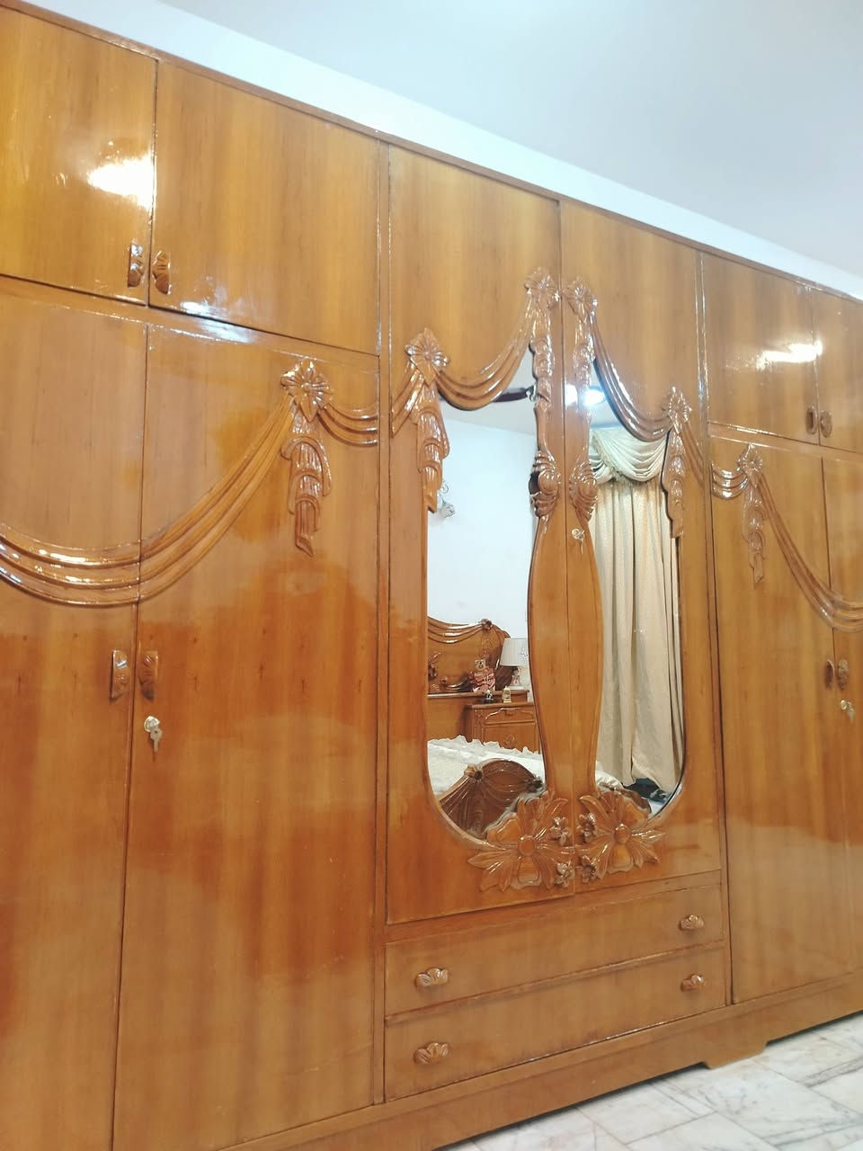 غرفة نوم تسكام صاج داخل وخارج شغل ثقيل استعمال ضهر جرجوبه خمسه ملم استعمال قليل اخت الجديد مكفوله من الشخط تكمه الواقع احله من الصور العنوان حلة حي الجزائر ***********.  ***********
