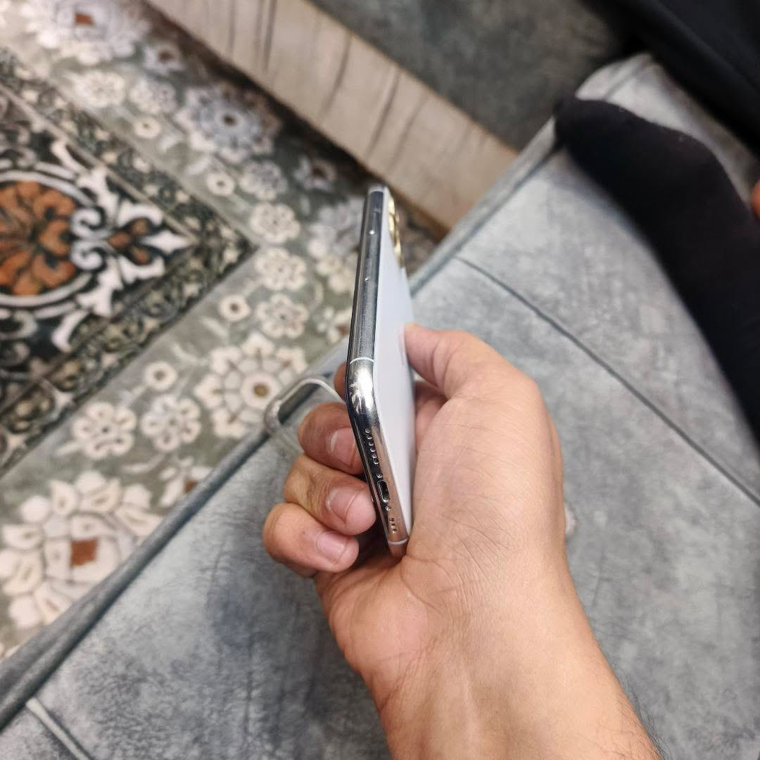 للبيع ايفون 11 برو ذاكرة 64 بطارية 78 نضافة الشاصي 90 % مبي اي مشكلة مبدل بطارية 🔋 فقط السعر 250 وبي مجال بسيط توصيل موجود ***********
