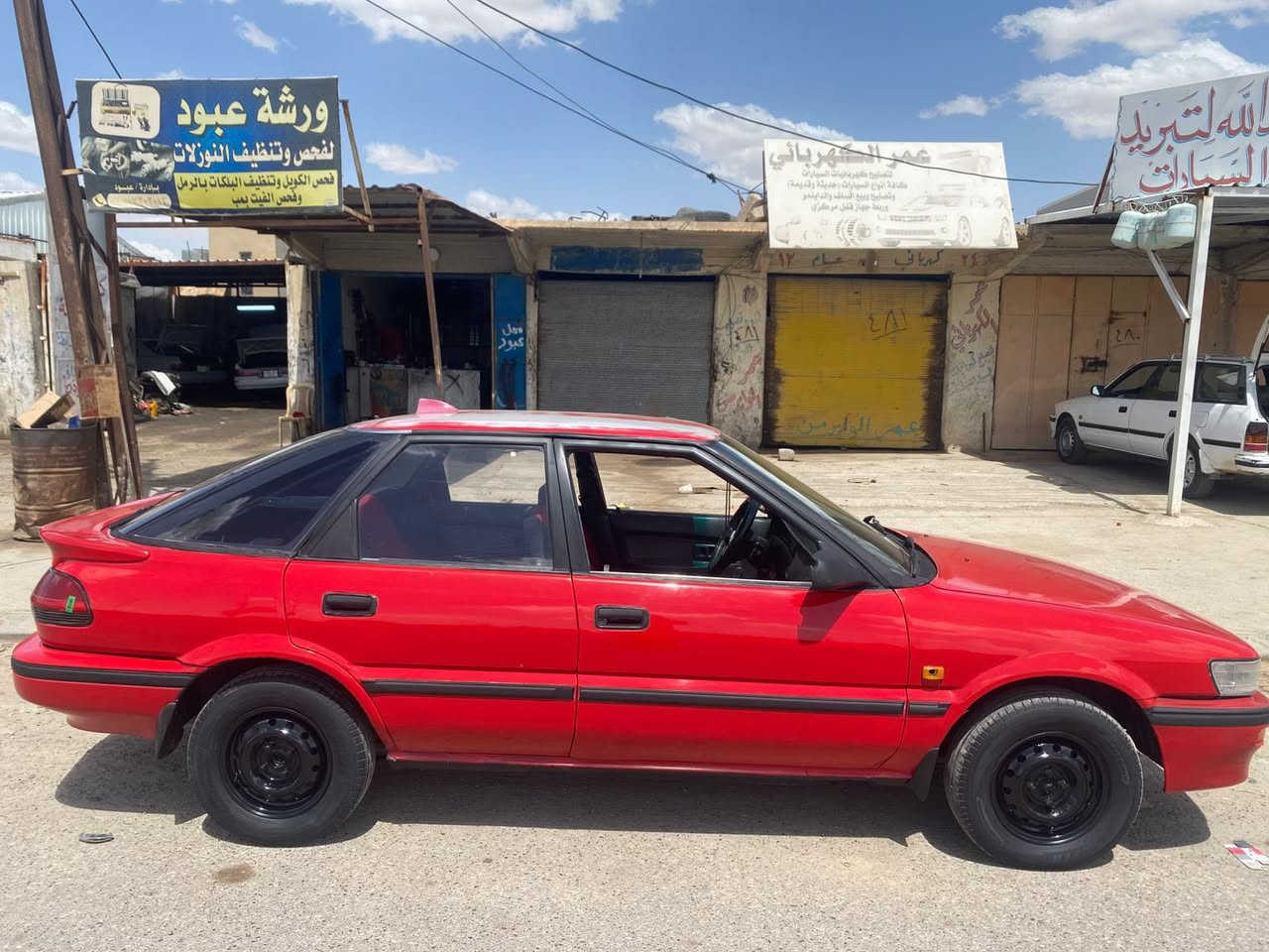 السلام عليكم كورلا  موديل 1991 محرك كير شرط صدر تايرات كلو نضيف صبغ احزام جماليه رقم نينوى الماني شرط التحويل سعر 32 وبيها مجال 
اتصال ***********
