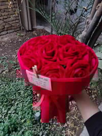 باقة ورد صناعي مع سكارف 🫣🥀   حسب الطلب للحجز والاستفسار مراسلة الخاص  ...