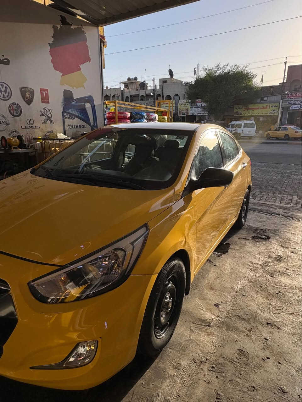 اكسنت 2016امريكي مكينة GDiمكينتهة مجفتة تجفيت مضبوط قبل شهرين جفتتهة صدر جديد تخم تاير جديد حادثهة بس بنيد ماشية 110مايل نقصهة بس الكمبريسر مال اتبريد شغال بس بي صوت سعر 85 وبيهة مجال مكاني بغداد شعب 
رقم ***********
