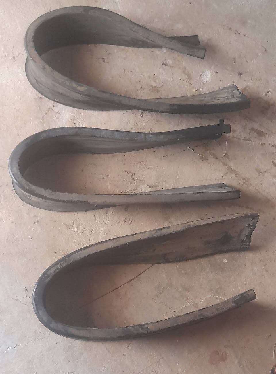 تانكي كاز ٩١٠ لتر كامل هوه والقواعد والاستيك  ***********
