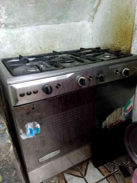 طباخ خمس عيون باله كويتي كلشي شقال بي حتى فرن نقصه بس جامه فوك مال غطه السعر ( ١٥٠ ) وبي مجال مكاني البصره وهذا رقمي ( *********** )
