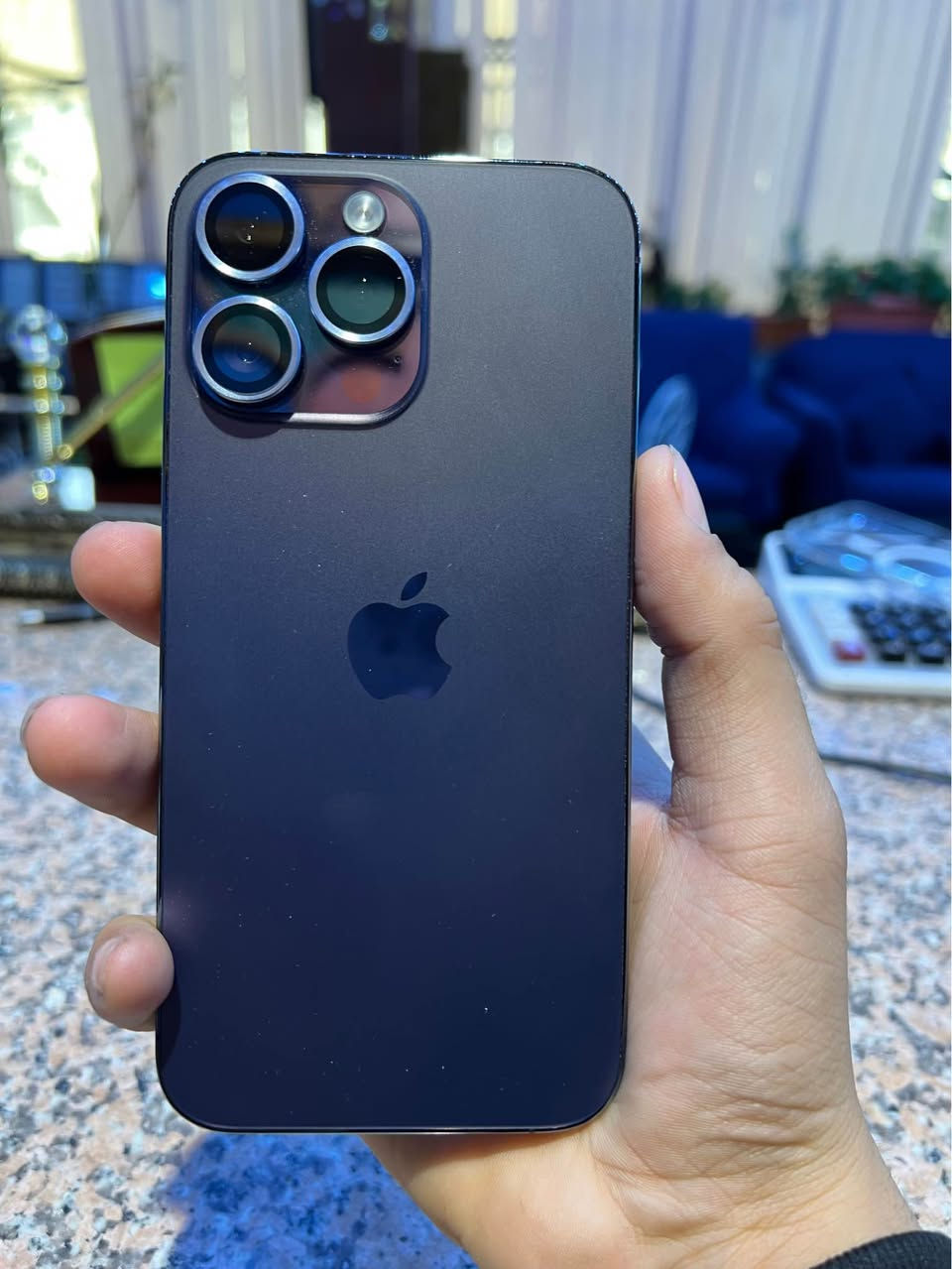 ايفون 14 برو ماكس  IPhone 14 Pro Max 
للبيع او مراوس ب 15 برو ماكس بنفس نظافته 
جهاز نظافه فول 100 بالميه 
ذاكره 256 
نموذج AA/A شرق اوسط
باكيته وياه 
ماستر من شركة عالم القلعة
حاسبة كله Normal كل التفاصيل بالصور
مكفول من كلشي تاخذه من باب بيتي
بطارية 85 حاسبة 84 جهاز على اخر تحديث 26.3

سعر مال بيع 
895 الف مستعجل 
وياه شاحن اصلي و كفر ميكا سلف و لسكه مضلله ولسكات عدسات كاميره كلهن اصليات واحن نوع هذني وحدهن يطلع سعرهن 75 اخذهن بلاش

مكان بغداد / الكريعات
*********** بغداد, العراق
